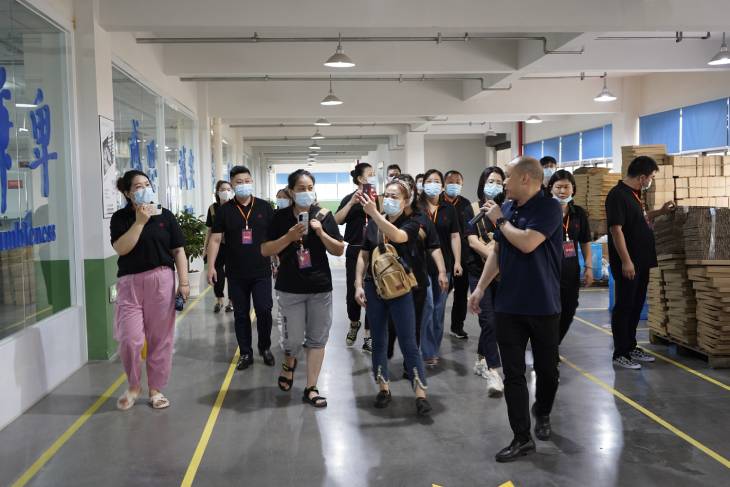 1657179264307366.jpg 6.參觀整機(jī)車間.jpg