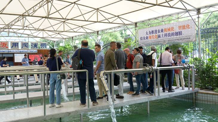 11.參觀潤(rùn)景智能灌溉用閥演示區(qū).jpg